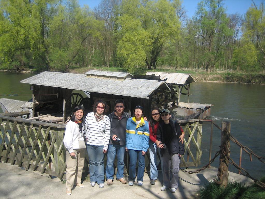 Vila Tourist Farm Salamun Banovci Exteriér fotografie